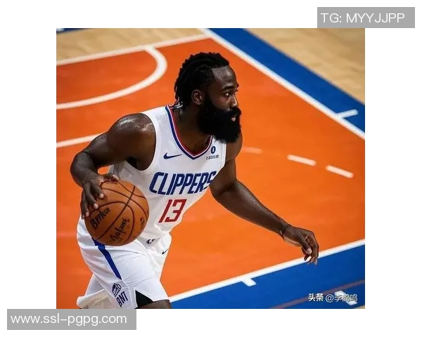 哈登半场表现抢眼三分球命中率高达75助球队争取胜利